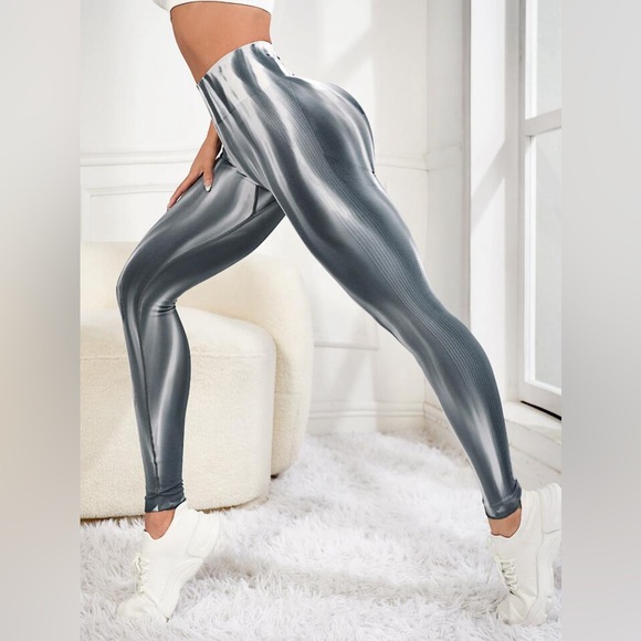 NEW Tie Dye Allover Print Yoga Leggings Scrunch Butt Fitness Tights - Picture 2 of 2